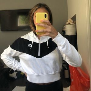 CROPPED NIKE HOODIE